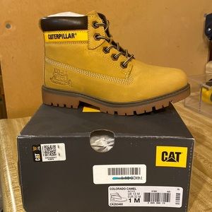 NIB boys CAT workboots. Lace up with zipper on the side for boy and girl unisex